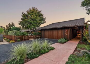 After Being Owned by One Family for 64 Years, This Santa Cruz Midcentury Asks M