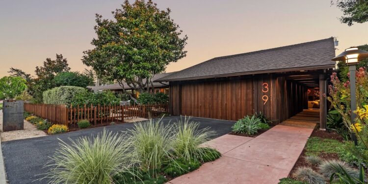 After Being Owned by One Family for 64 Years, This Santa Cruz Midcentury Asks $3M