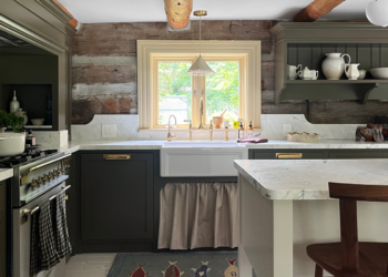 Ashley Montgomery Brings English Trad Style To a Log Cabin