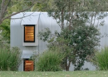 Casa Manyana by Adriano Pupilli Architects