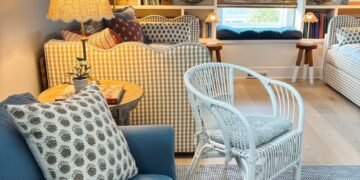 How We Use our Flex Room for an Office, Guests + TV (The Snug Makeover!) How We Use our Flex Room for an Office, Guests + TV (The Snug Makeover!)