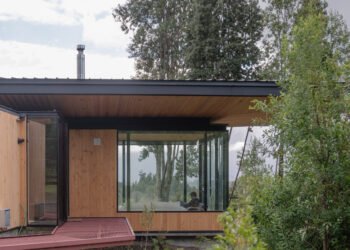 Paralelo Transversal organises Chilean house under canopy roof