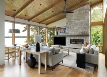 This peaceful Wisconsin lake house offers the ultimate lakeside getaway